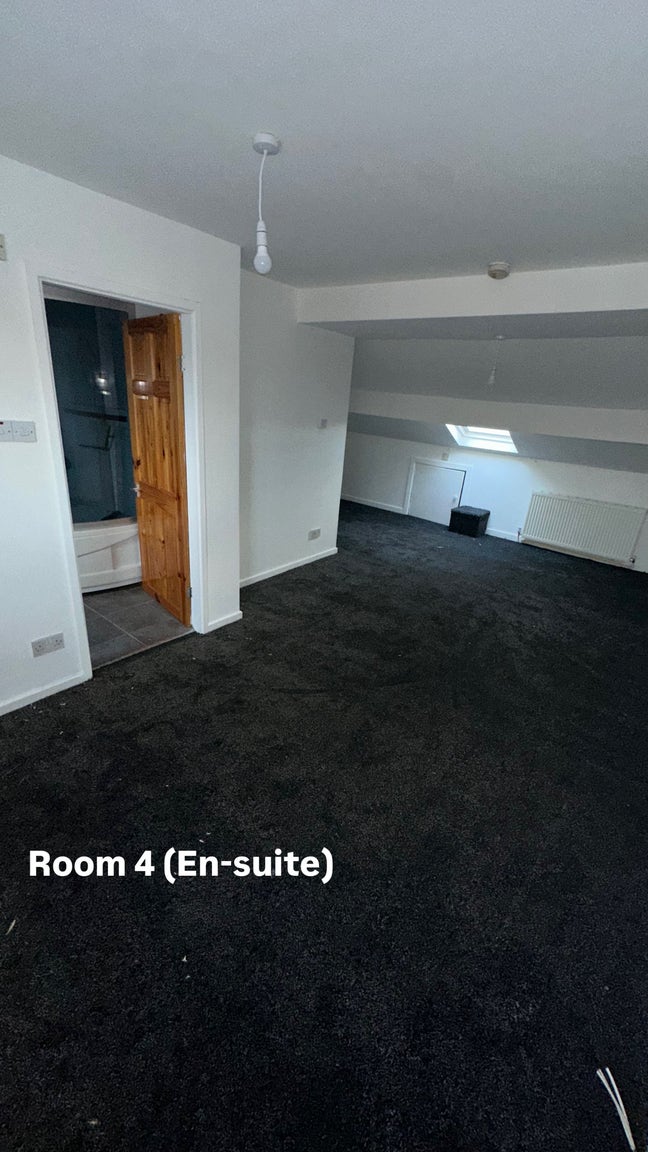 Large rooms  Main Photo