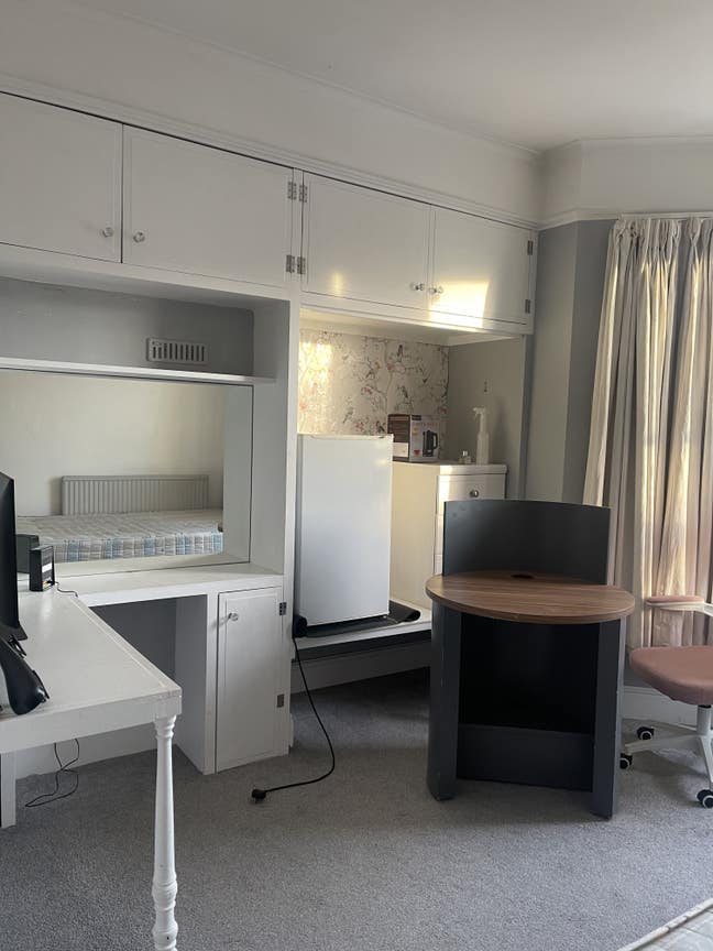 Single person room in clean house in Hounslow  Main Photo