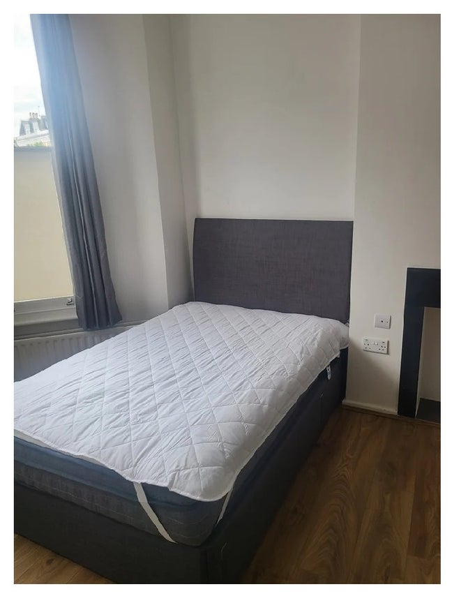 Studio flat few minutes walk to Clapham Junction. Main Photo