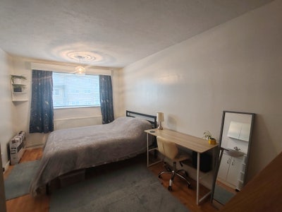 Bright Double Room – Seafront Location in Bexhill Main Photo