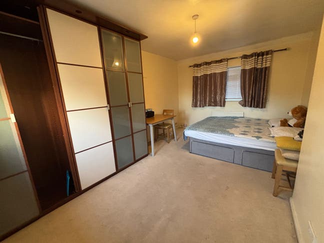 Double bedroom available for singles  or couples  Main Photo