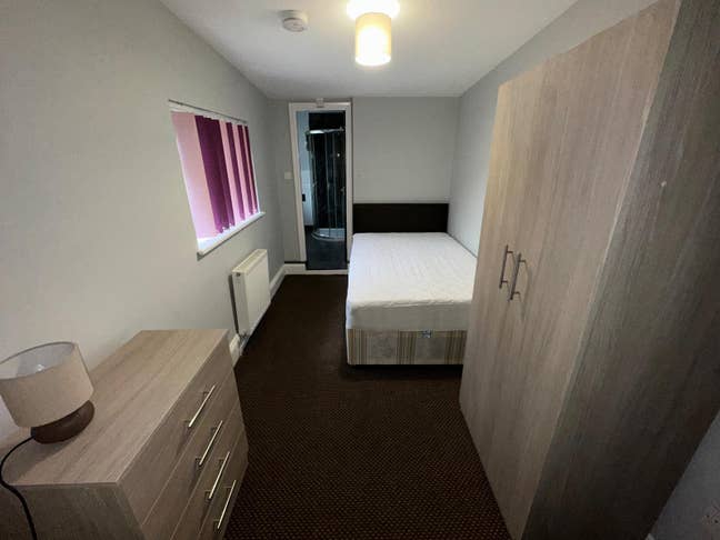 Double En_Suite Room Available in Gateshead Main Photo
