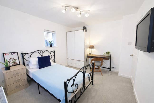 Bedroom to Rent -Huntington  Main Photo