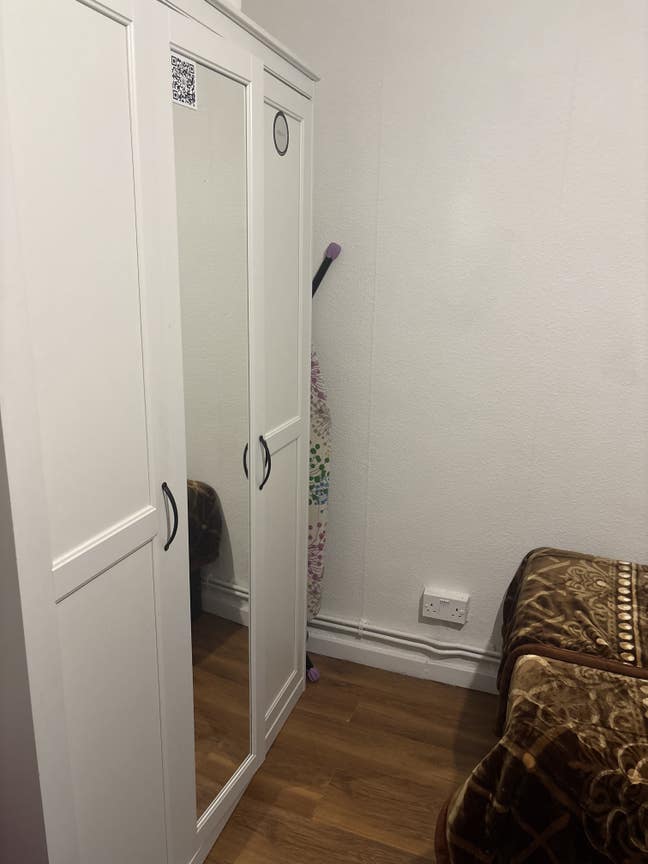 Rooms Available Near Old Street Station – Bills In Main Photo