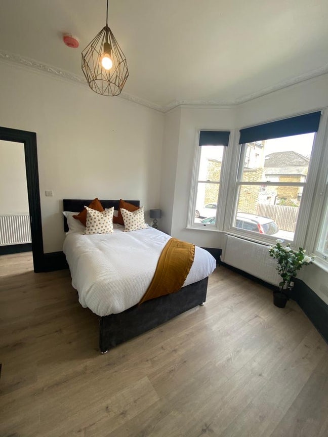 Available Ensuite Double Room. Bills Included Main Photo