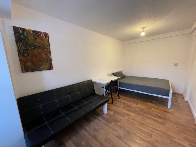 Large Double Room @Bromley by Bow  Main Photo