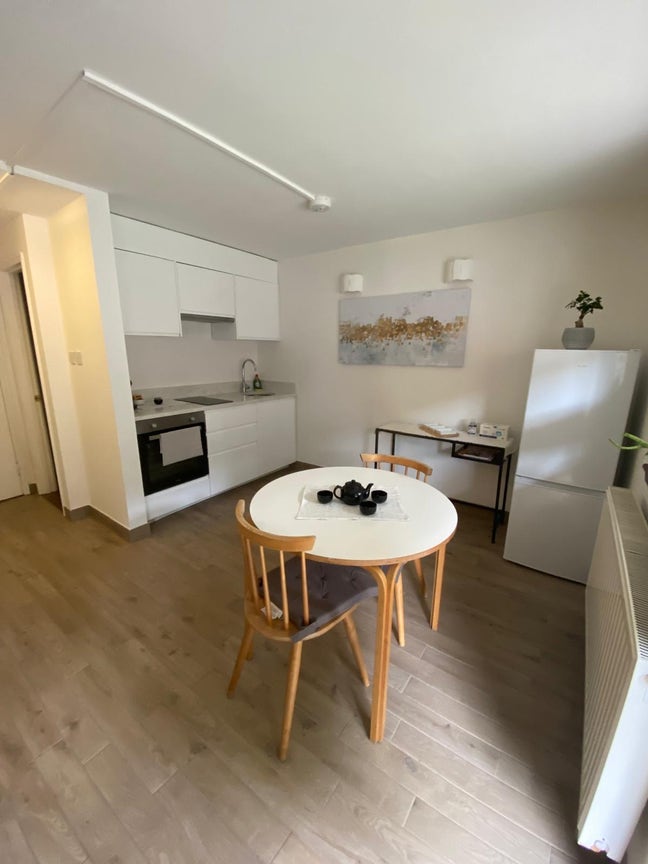 Studio in West Hampstead- short let only Main Photo