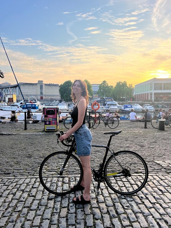 Hiya! My name is Fay and I’m on the lookout... Main Photo