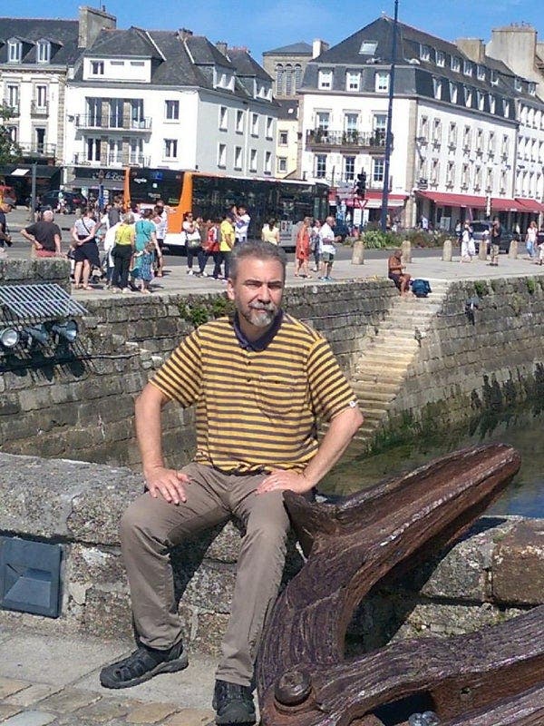 Mature professional seeks quiet room in Staines Main Photo