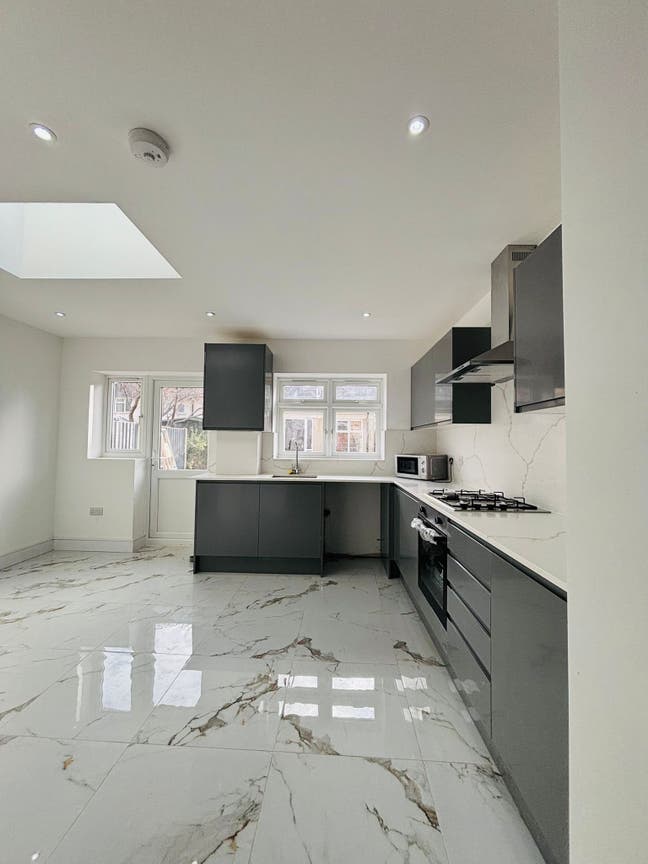 Newly refurbished 5Bedroom house  available ILFORD Main Photo
