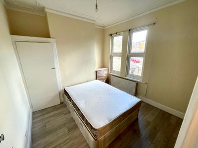 2 Room Next to Station+20 Minute to Central London Main Photo