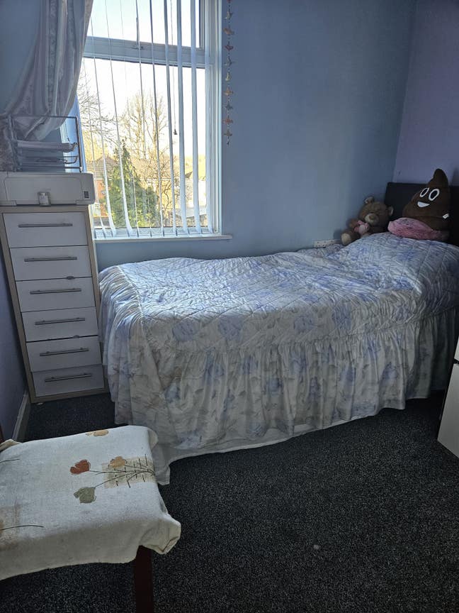 Generous Single room in semi detached house Main Photo