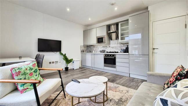 Bright 2-bed apartment near East Croydon | Parking Main Photo