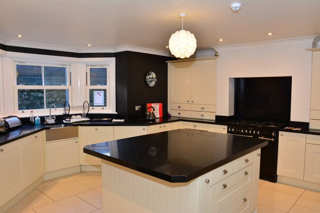 New to Market! 12 min walk to Tube *Inc Cleaner * Main Photo