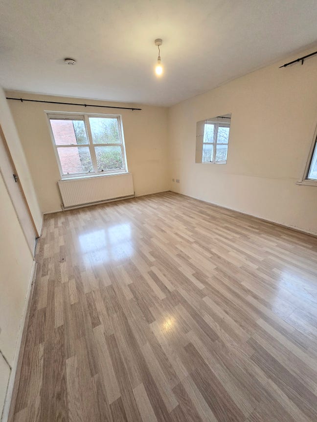 Stop Scrolling, Excellent location, Main Photo