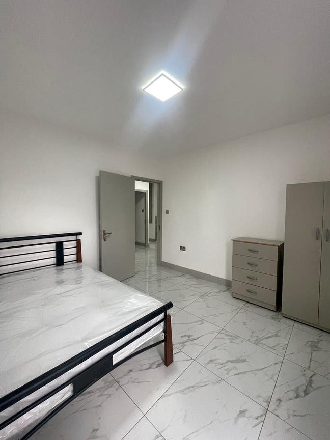 Room Available in Modern Flat (Half Deposit 🔥) Main Photo