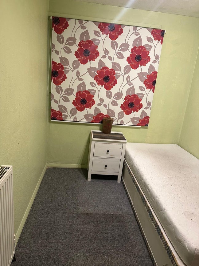 Singe room Main Photo