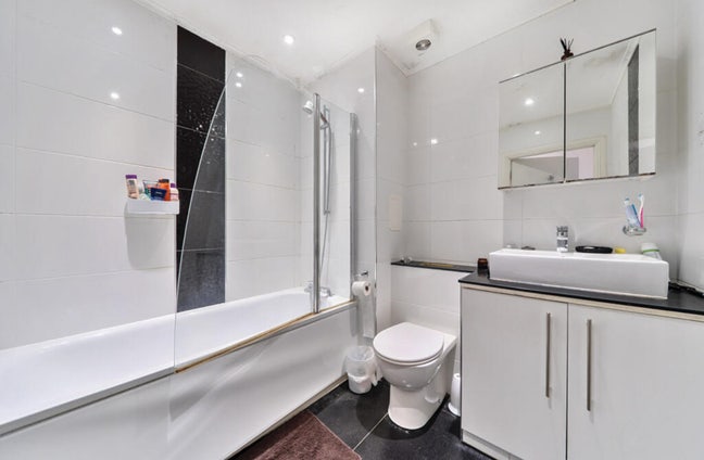 Large double bedroom in Watford available  Main Photo