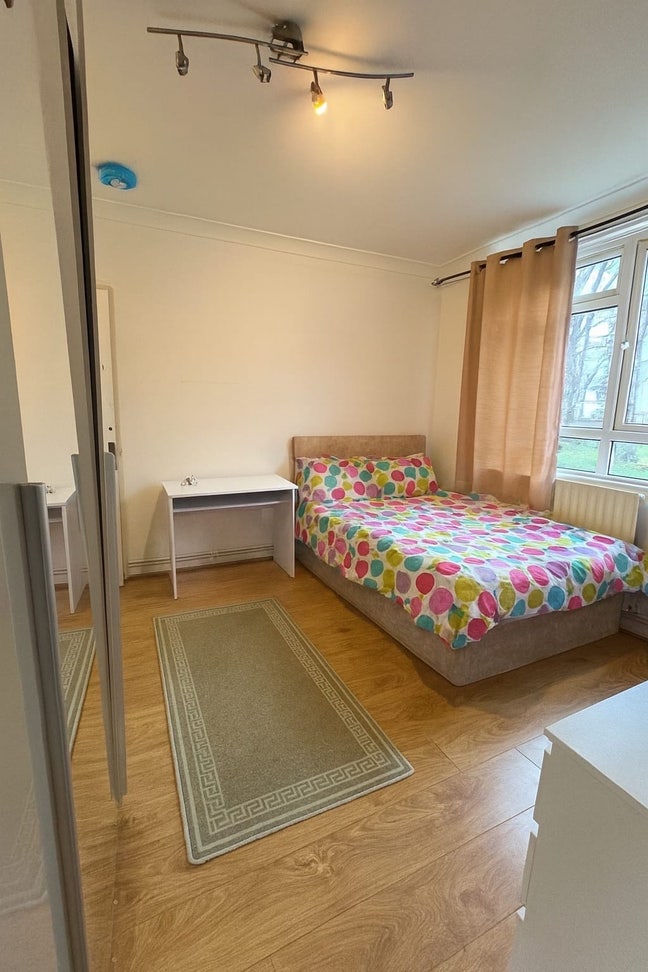 Double room in Bethnal Green move today Main Photo