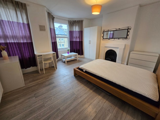 Large Double Room Main Photo