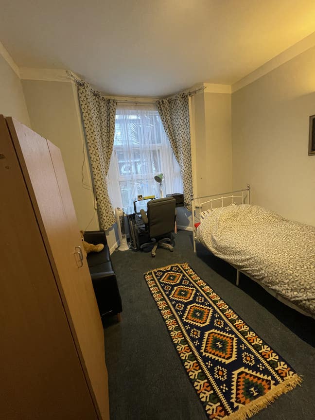 Large double with own breakfast area and unsuite  Main Photo