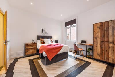 High-end Large Double Ensuite Room - SO14 Main Photo