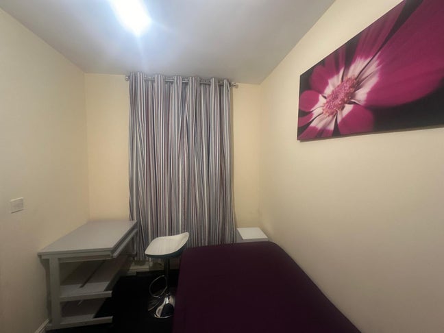 One room in a  house Main Photo