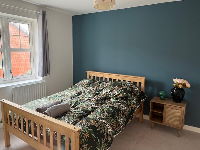 Double room to rent in sought after Bishops Waltha Main Photo