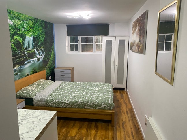 One double bed studio flat Main Photo