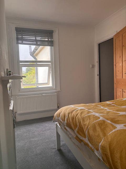 Double room available in a beautiful home Main Photo