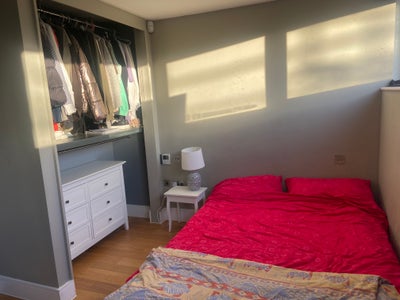 Spacious double room short or long term let Main Photo