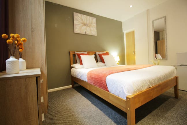 Elegant Double Room in Characterful Shared Residen Main Photo