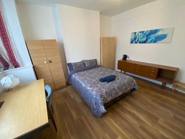 Big master bedroom available in Leyton  Main Photo