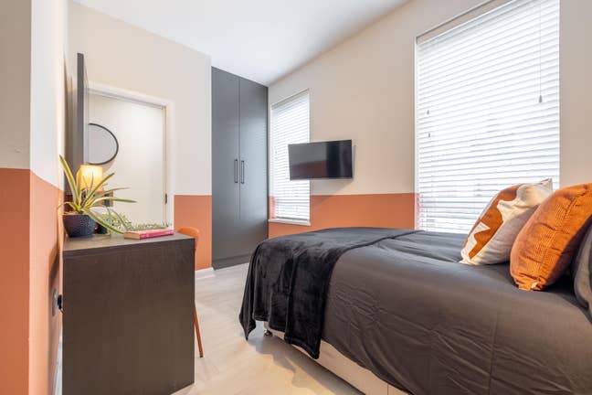 New En-suite Room, Perfect for young professionals Main Photo