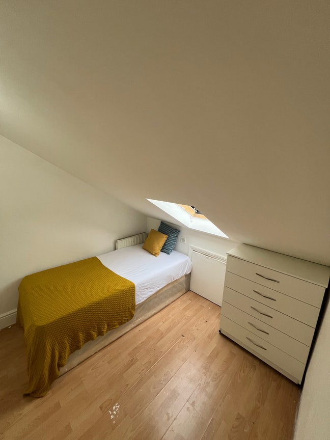 2Cozy Rooms-Same House in Zone 2-Next to Shop&Tran Main Photo