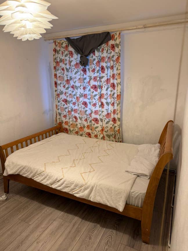A Large Double Room to Let in Bethnal Green Main Photo