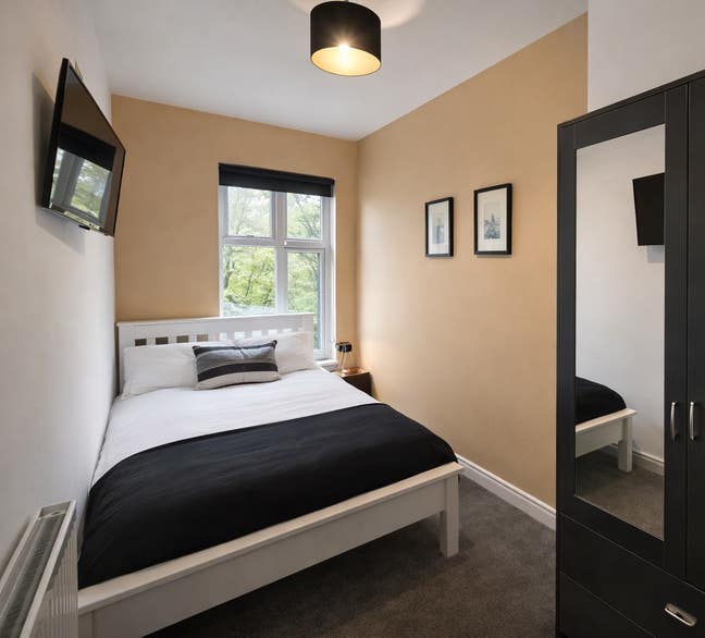 Striking Shared House on Durban Rd, Grimsby Main Photo