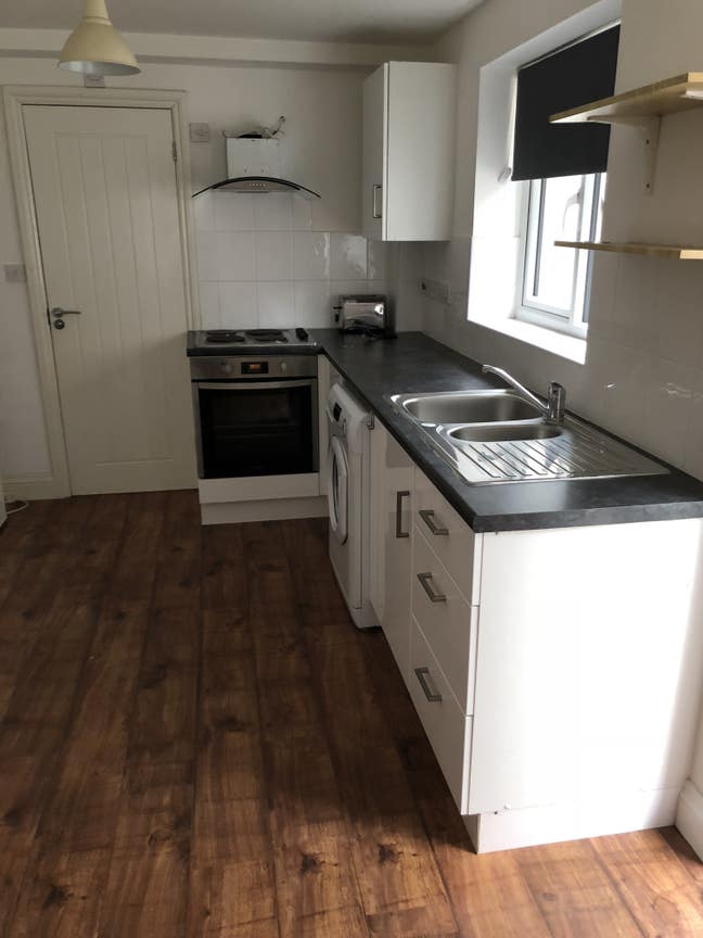 Self contained 1 bed Annex for Female inc bills Main Photo