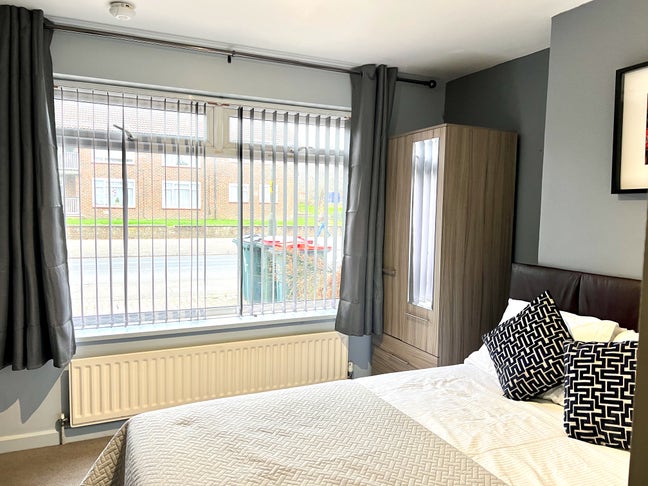 En-suite Double Room - Beautiful house near town. Main Photo