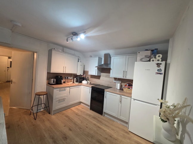 Single room available  Main Photo