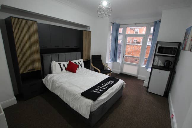 Spacious room near Abington Park  Main Photo