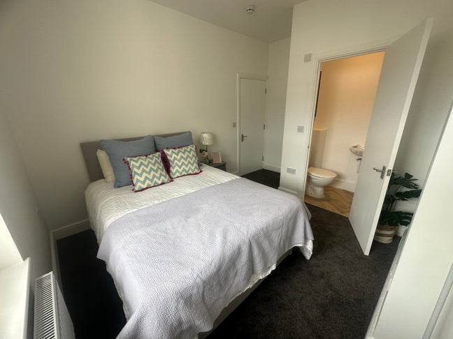 En-suites double room in Southville available NOW Main Photo