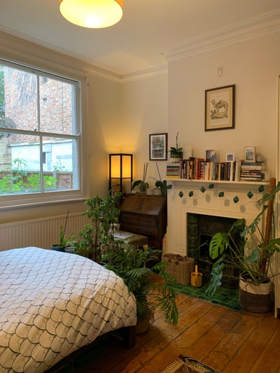 Large double room in lovely garden flat Main Photo