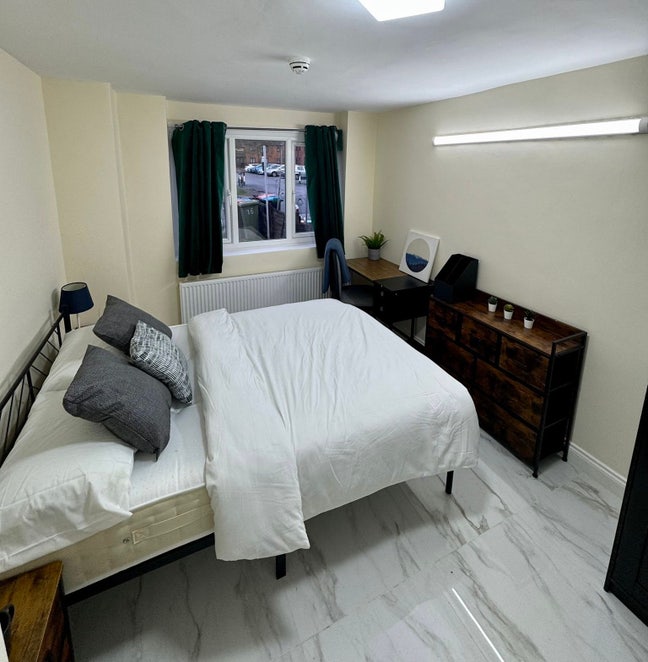 Newly Refurbished En-Suite MK6 4He Main Photo