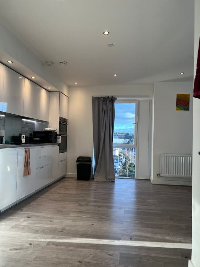 Spacious En Suite room close to the station Main Photo