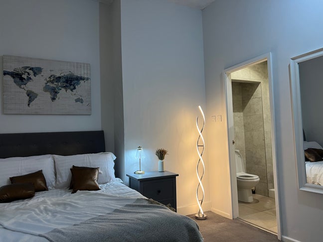 Large En-Suite Room, City Centre – Bills Included Main Photo