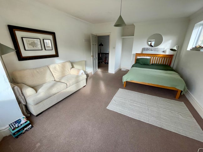 Huge double room / private bathroom in large house Main Photo