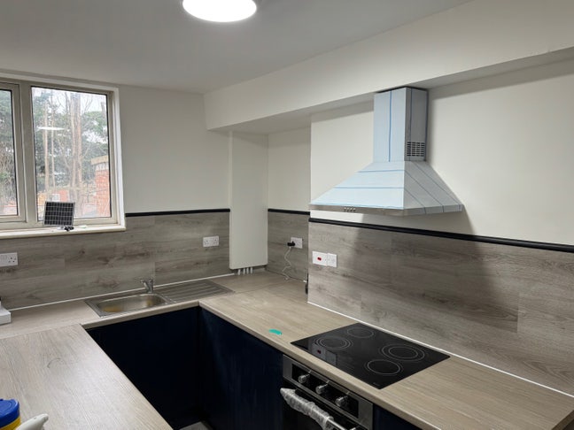 Immaculate 5-Bed En-suite HMO I 5 Mins to Station Main Photo