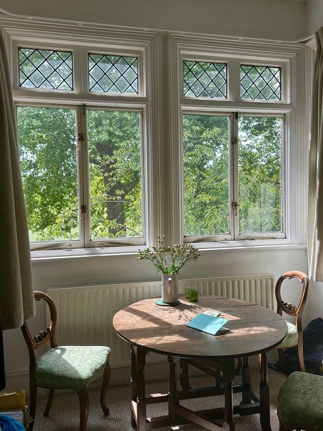 Brockley bedroom in flat with stunning park views Main Photo