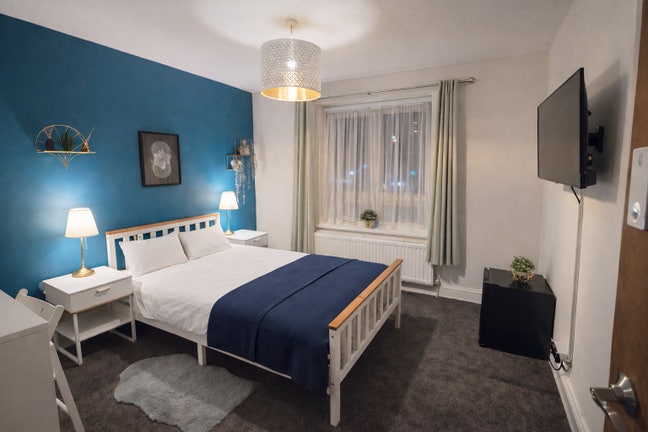 Spacious Room in Modern Flat / Liverpool St Main Photo